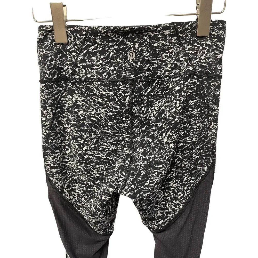 Lululemon Deep Breath Crop Iced Wave White Black Mesh Run Leggings Size 6